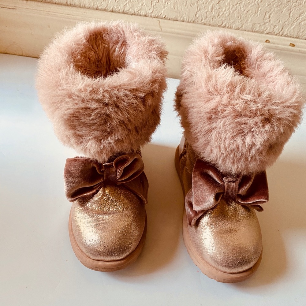 Seychelles pink fur boots